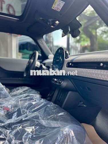 Mini Cooper S 5 Door, thơm mùi mới, đi đúng 143 km
