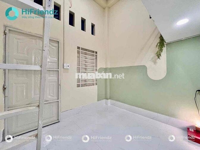 Hơn 60P Mới 100% Ngay Gigamall, ĐH Luật 4N4X Thoải Mái 😍