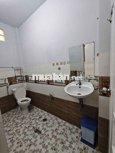 Nhà 5,5 triệu 3 phòng ngủ gần cầu Bà Bộ ô tô tới nhà