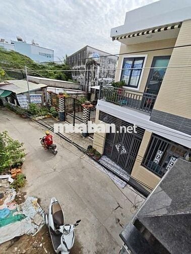 Nhà 5,5 triệu 3 phòng ngủ gần cầu Bà Bộ ô tô tới nhà