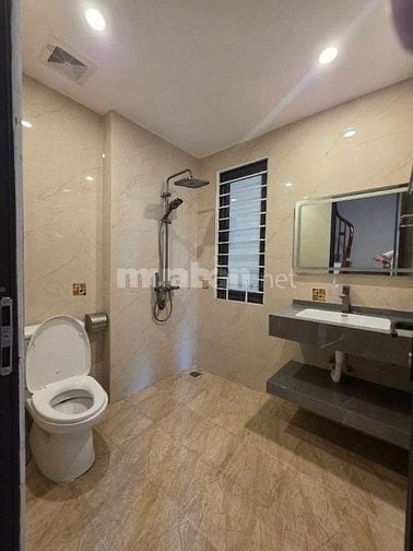 BÁN NHÀ RIÊNG BÁT KHỐI 30M2 - LONG BIÊN.