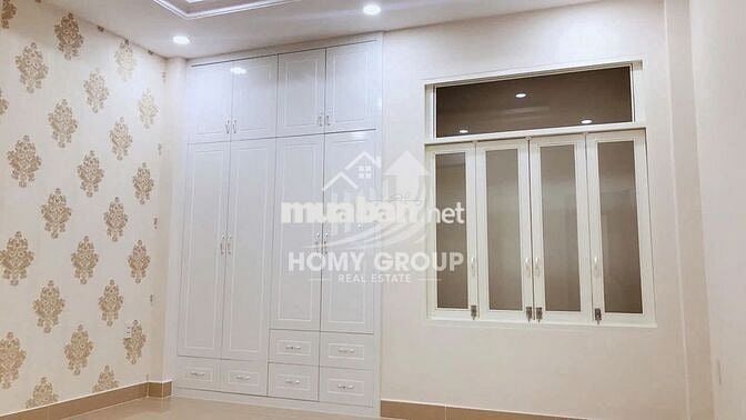 NHÀ 3 LẦU 4PN 5WC, SÂN ĐẬU OTO, SÁT BÊN VẠN PHÚC CITY, THỦ ĐỨC
