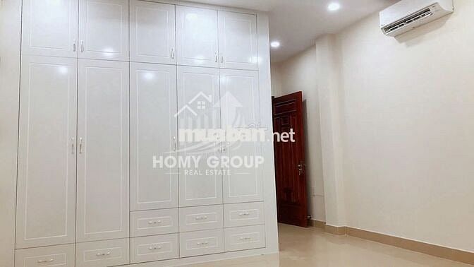 NHÀ 3 LẦU 4PN 5WC, SÂN ĐẬU OTO, SÁT BÊN VẠN PHÚC CITY, THỦ ĐỨC