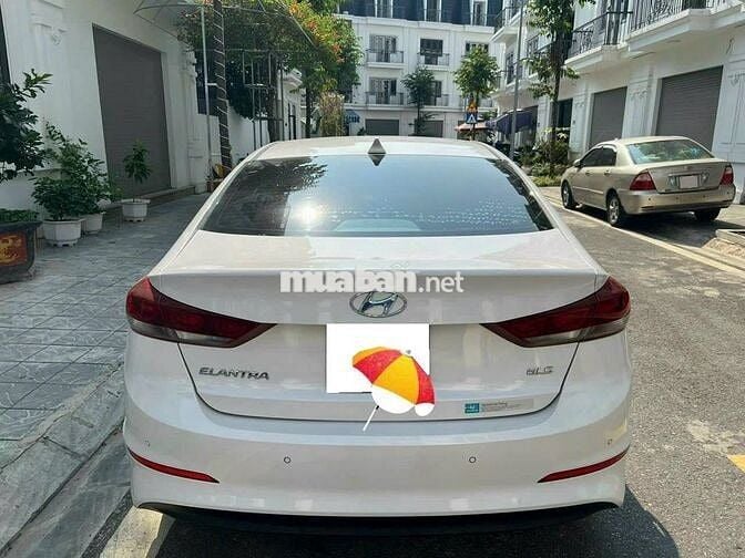 Cần bán Elantra 2017 at full 2.0, màu trắng