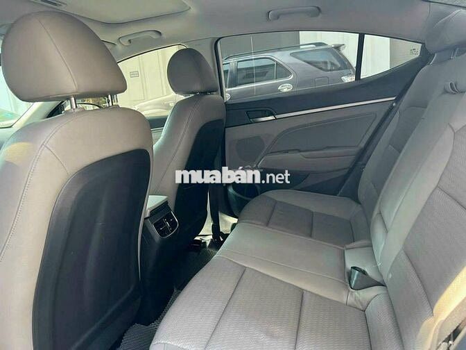 Cần bán Elantra 2017 at full 2.0, màu trắng