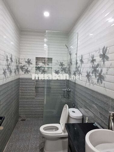 Cho thuê nhà 2 tầng mt 10m5 nguyễn hồng ánh