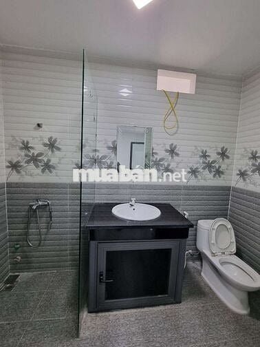 Cho thuê nhà 2 tầng mt 10m5 nguyễn hồng ánh