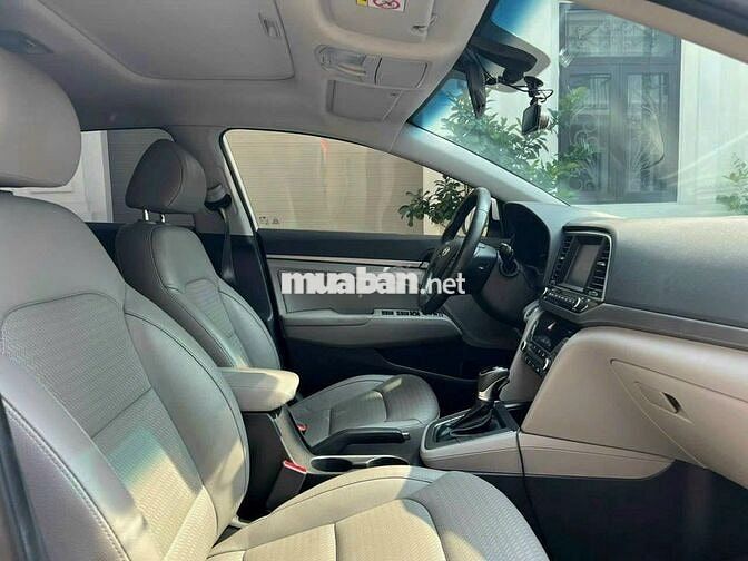 Cần bán Elantra 2017 at full 2.0, màu trắng