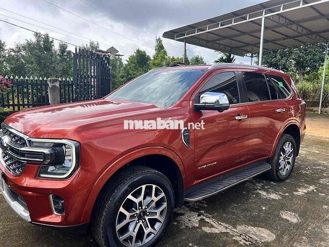 Ford Everest 2023 Titanium 2.0L 4x2 AT - 15000 km