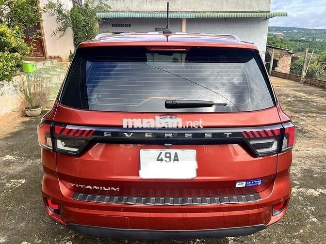 Ford Everest 2023 Titanium 2.0L 4x2 AT - 15000 km