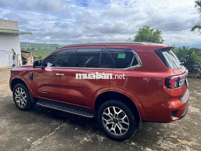 Ford Everest 2023 Titanium 2.0L 4x2 AT - 15000 km
