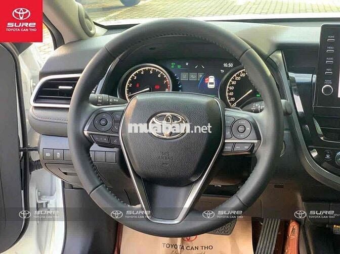 Camry 2.0Q 2022. Hỗ trợ vay 70%. Lướt 24.000km