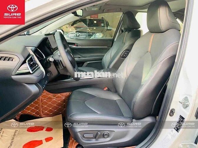 Camry 2.0Q 2022. Hỗ trợ vay 70%. Lướt 24.000km