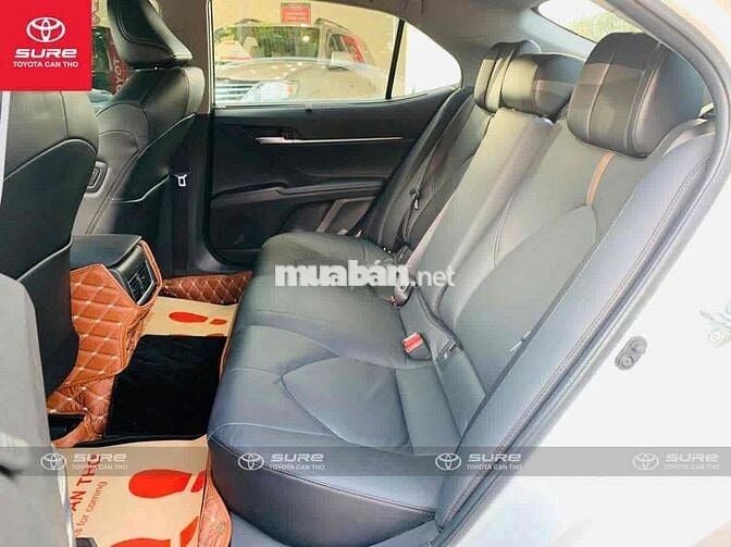 Camry 2.0Q 2022. Hỗ trợ vay 70%. Lướt 24.000km