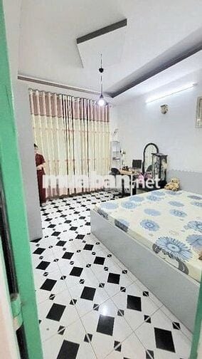 NHÀ 3 TẦNG, DT (3,6X8)M2, CÁCH 1 CĂN RA MẶT TIỀN, GIÁ 4,85 TỶ CÒN TL