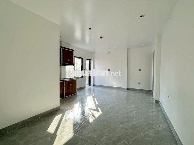 CHO THUÊ CĂN HỘ STUDIO BAN CÔNG SIÊU RỘNG NGAY PHỐ THUỴ KHUÊ - TÂY HỒ