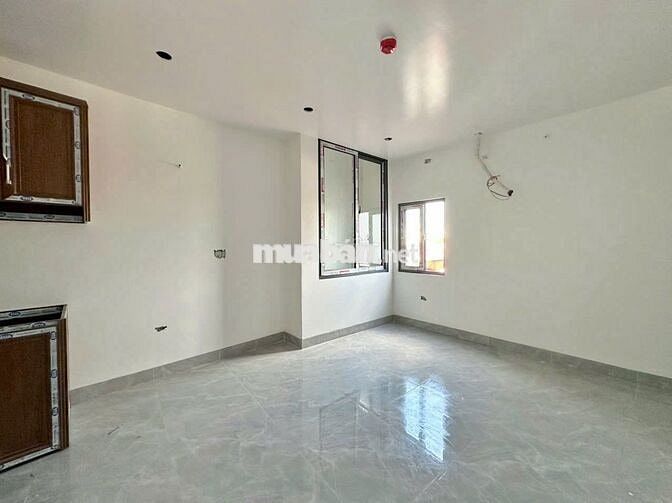 CHO THUÊ CĂN HỘ STUDIO BAN CÔNG SIÊU RỘNG NGAY PHỐ THUỴ KHUÊ - TÂY HỒ