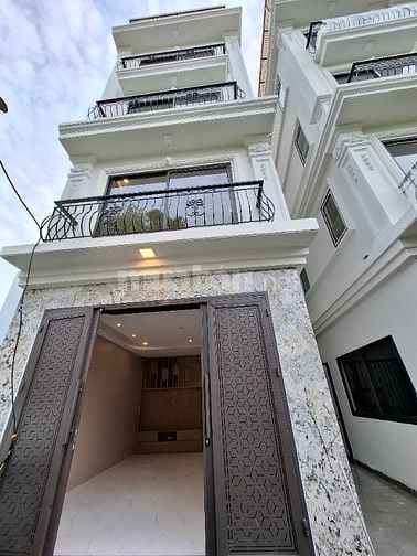 BÁN NHÀ SIÊU ĐẸP CỰ KHỐI LONG BIÊN 5 TẦNG FULL NỘI THẤT GIÁ CHỈ 5,9XTỶ