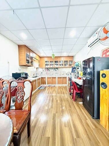HẺM OTO ĐỔ CỬA - CÁCH 20M RA MẶT TIỀN - GẦN SÂN BAY - 5.7 TỶ TL