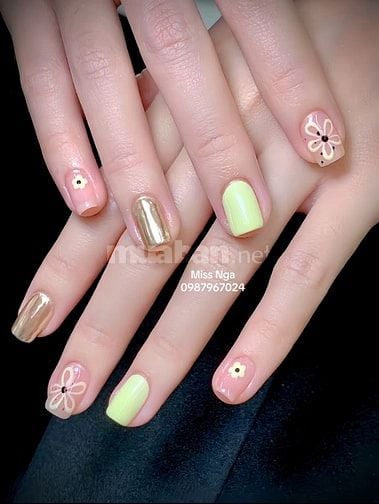 Tuyển thợ chuyên làm nail và gội 