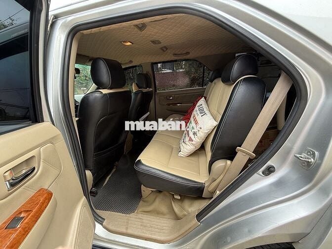 Toyota Fortuner 2010 2.7V 4x4 AT - 220000 km