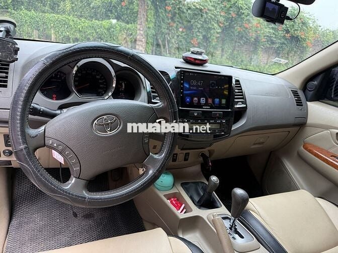 Toyota Fortuner 2010 2.7V 4x4 AT - 220000 km