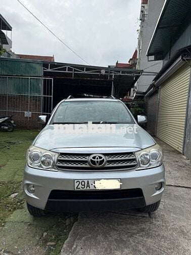 Toyota Fortuner 2010 2.7V 4x4 AT - 220000 km