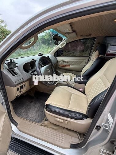 Toyota Fortuner 2010 2.7V 4x4 AT - 220000 km