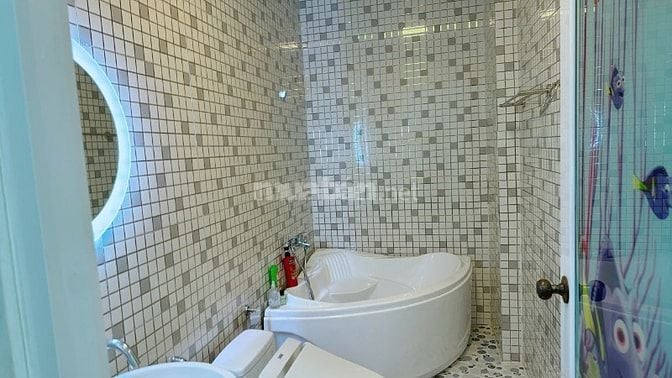 Cần cho thuê Nhà Nguyên Căn 3 Lầu có FULL nội thất Như Hình ở KDC 13E 