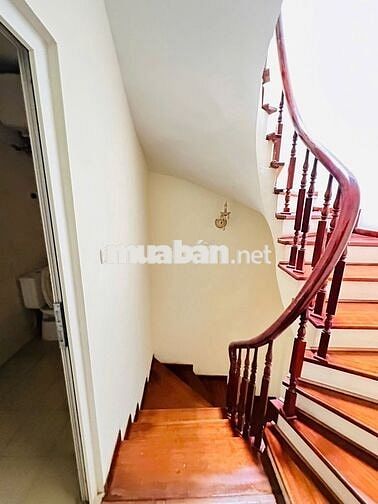 Nhà Cầu Giấy 30m², 5 Tầng, Giá 7.9 Tỷ – Tiện Ích Đầy Đủ, Vị Trí Tốt