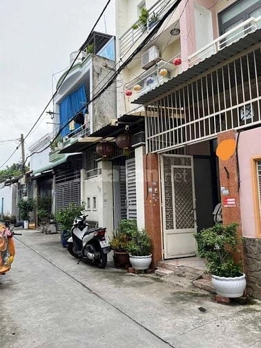 Cần bán nhà 4x14 1 trệt 2 lầu ô tô đỗ cửa đi.Tân K Tân Quý chỉ 5.680Ty