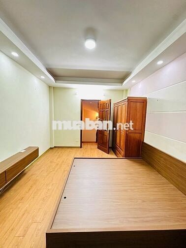 Nhà Cầu Giấy 30m², 5 Tầng, Giá 7.9 Tỷ – Tiện Ích Đầy Đủ, Vị Trí Tốt