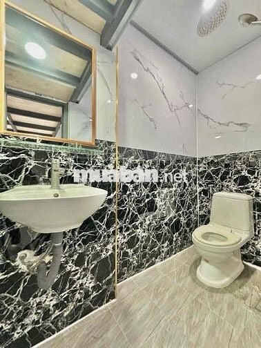 Duplex có ban công siêu rộng Free dịch vụ, tiền xe cách gigamall 2km