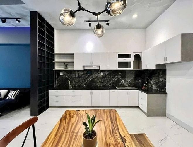 Cô tư bán gấp nhà Lâm Sơn P2 Tân Bình, 65m²,hẻm 7m ô tô, giá tốt 2,4 
