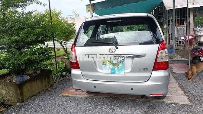 Nhà e muốn bán cái xe Innova 2013, bản E, bác nào