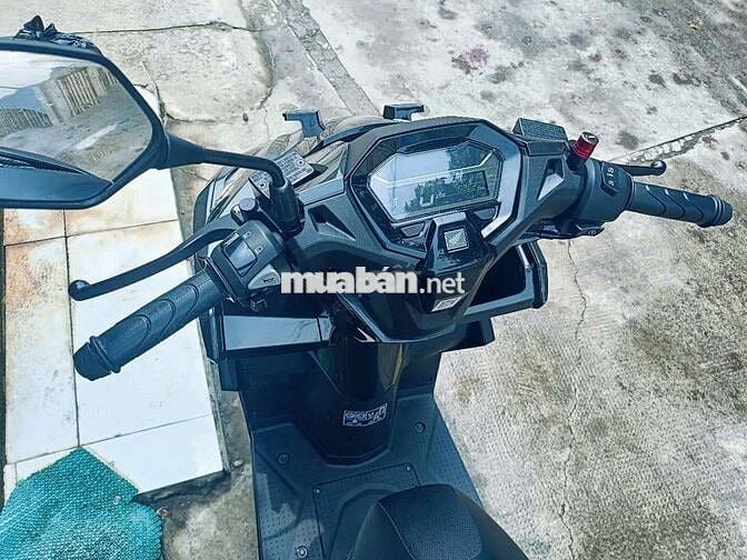 Mua về ít đi nên cân bán lại