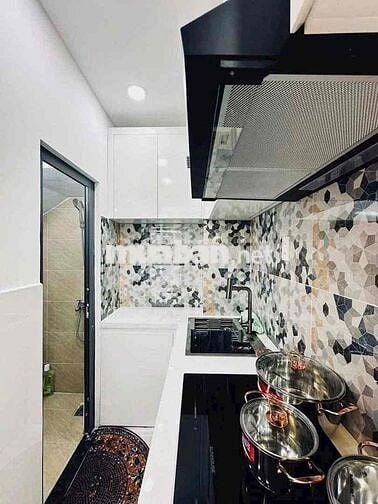 BÁN NHÀ ĐẸP FULL NỘI THẤT - SÁT MẶT TIỀN - 2PN - SÂN THƯỢNG CHILL