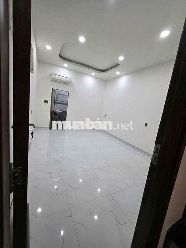 Cho Thuê Nhà Đường Nguyễn Hồng Đào, Tân Bình ( 2 Lầu, 3PN, 4WC, Bếp )