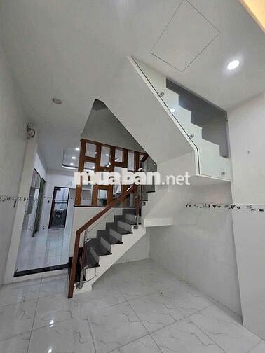 Cho Thuê Nhà Đường Nguyễn Hồng Đào, Tân Bình ( 2 Lầu, 3PN, 4WC, Bếp )