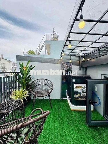 BÁN NHÀ ĐẸP FULL NỘI THẤT - SÁT MẶT TIỀN - 2PN - SÂN THƯỢNG CHILL