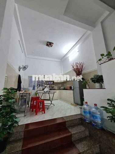Cho thuê nhà 3 lầu gần ngã tư Tô Kí Trung Mỹ Tây