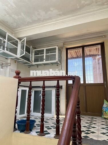 Nhà nhỏ phù hợp gia đình trẻ cần bán, vị trí cực đẹp