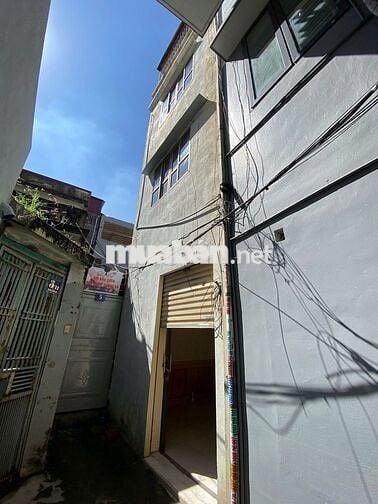 Nhà nhỏ phù hợp gia đình trẻ cần bán, vị trí cực đẹp