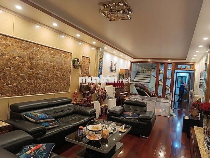 bán nhà 193 văn cao , 81m2, ngõ 5m oto đỗ cửa