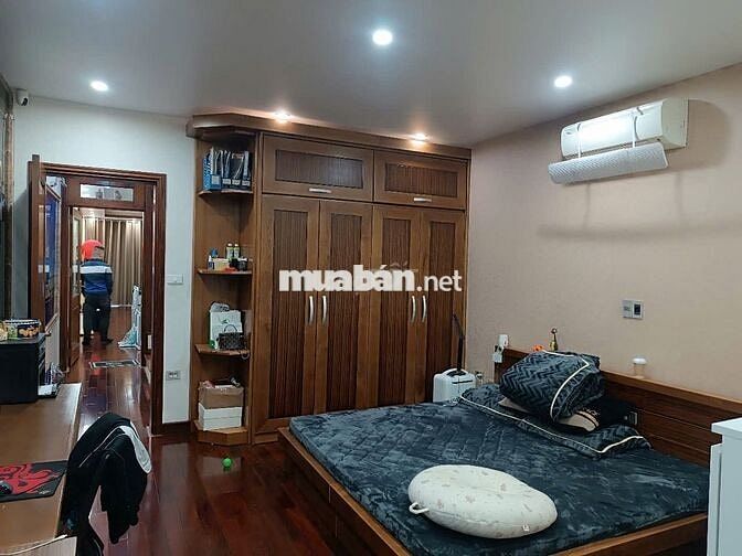bán nhà 193 văn cao , 81m2, ngõ 5m oto đỗ cửa