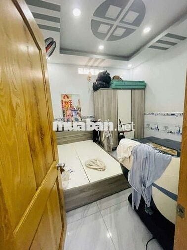 BÁN ĐẤT TẶNG NHÀ SÁT MT ĐƯỜNG HXH 120M2 FULL NỘI THẤT XÁCH VALI VÔ Ở