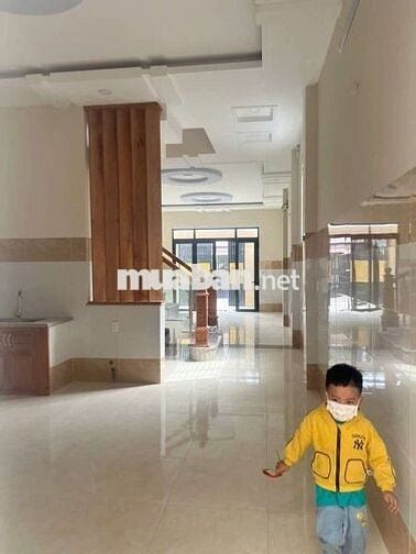 Nhà nguyên căn DT 5❌20 trệt 3 lầu 5pn6wc nhà đẹp, hẻm ô tô thông LVQ