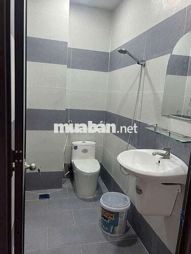 Nhà nguyên căn DT 5❌20 trệt 3 lầu 5pn6wc nhà đẹp, hẻm ô tô thông LVQ