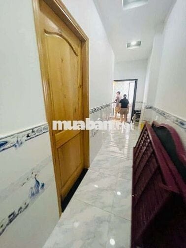BÁN ĐẤT TẶNG NHÀ SÁT MT ĐƯỜNG HXH 120M2 FULL NỘI THẤT XÁCH VALI VÔ Ở