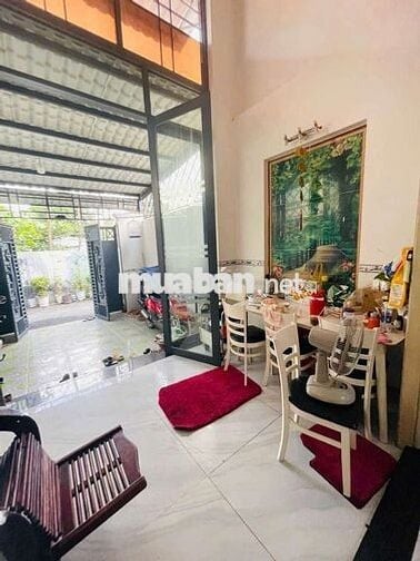 BÁN ĐẤT TẶNG NHÀ SÁT MT ĐƯỜNG HXH 120M2 FULL NỘI THẤT XÁCH VALI VÔ Ở